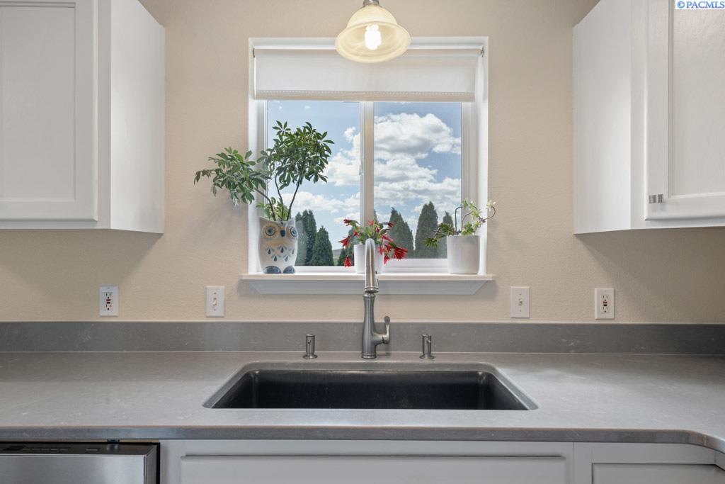 1935 NW Bella Vista Dr