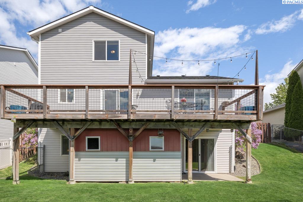 1935 NW Bella Vista Dr