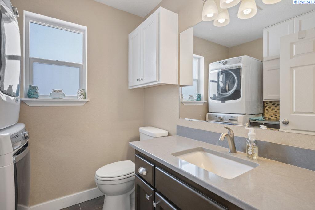 1935 NW Bella Vista Dr