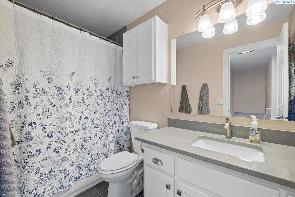 1935 NW Bella Vista Dr