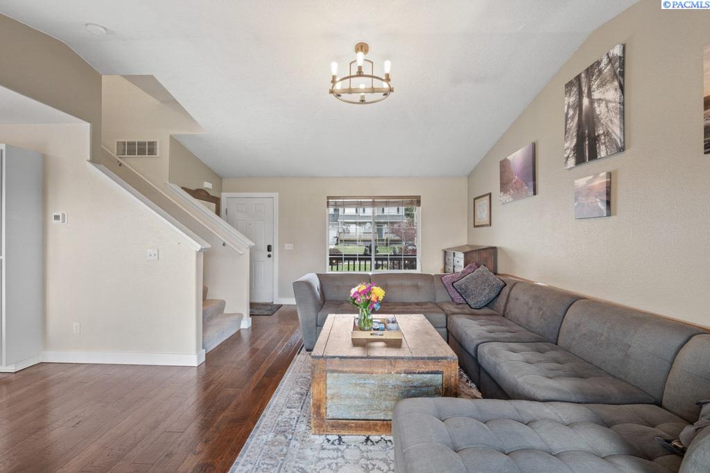 1935 NW Bella Vista Dr