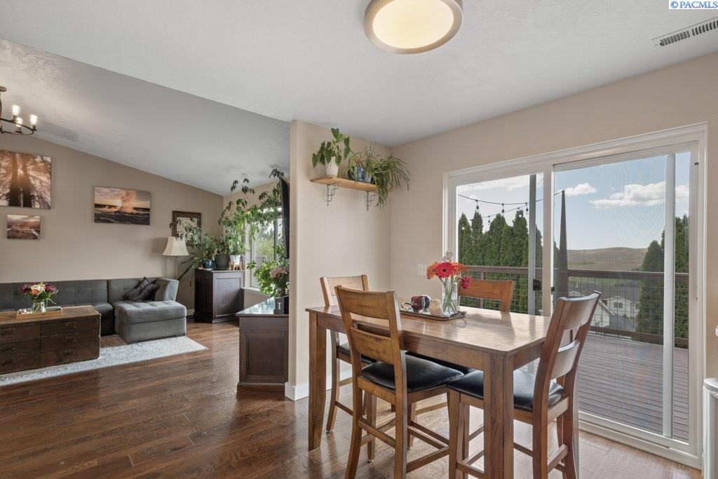 1935 NW Bella Vista Dr