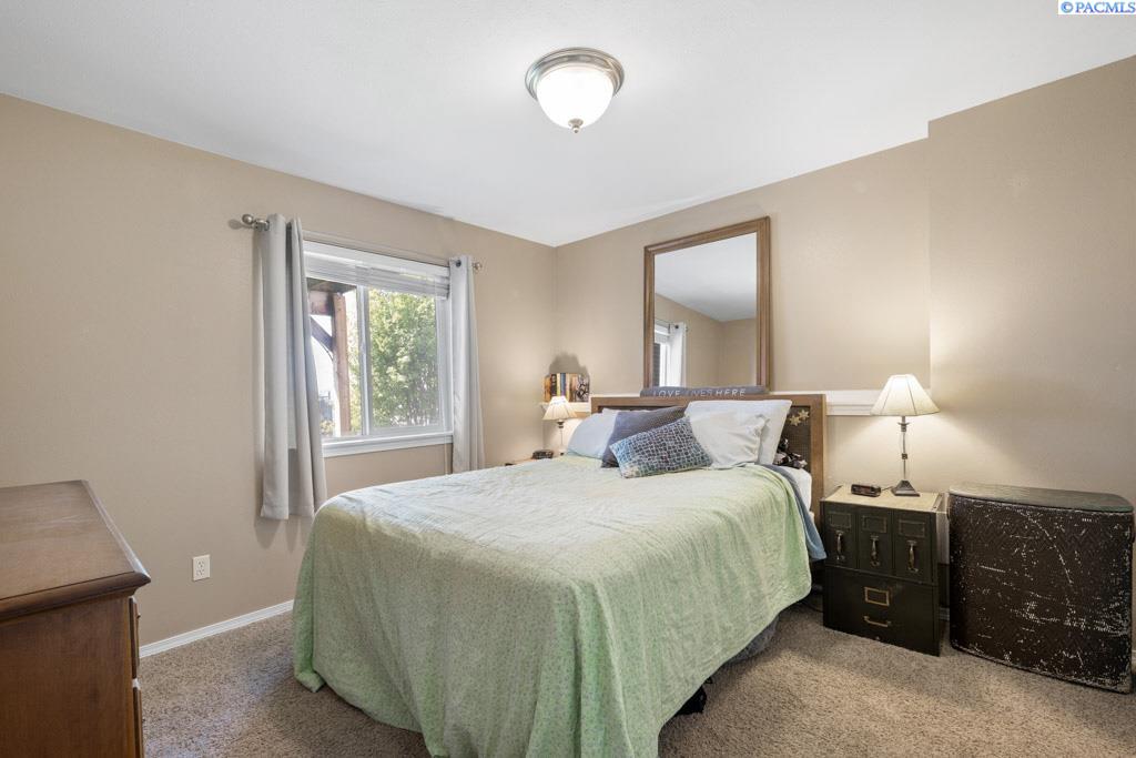 1935 NW Bella Vista Dr