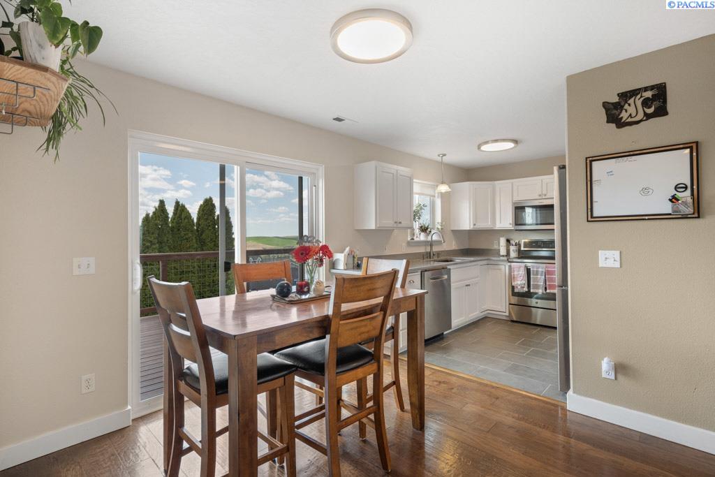 1935 NW Bella Vista Dr