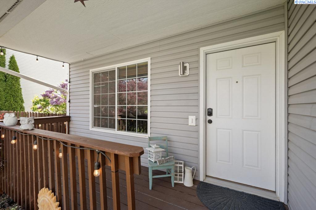 1935 NW Bella Vista Dr