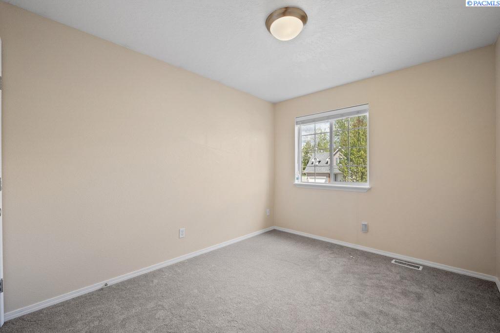 1935 NW Bella Vista Dr