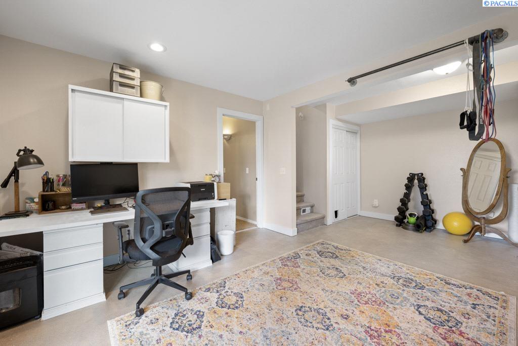 1935 NW Bella Vista Dr