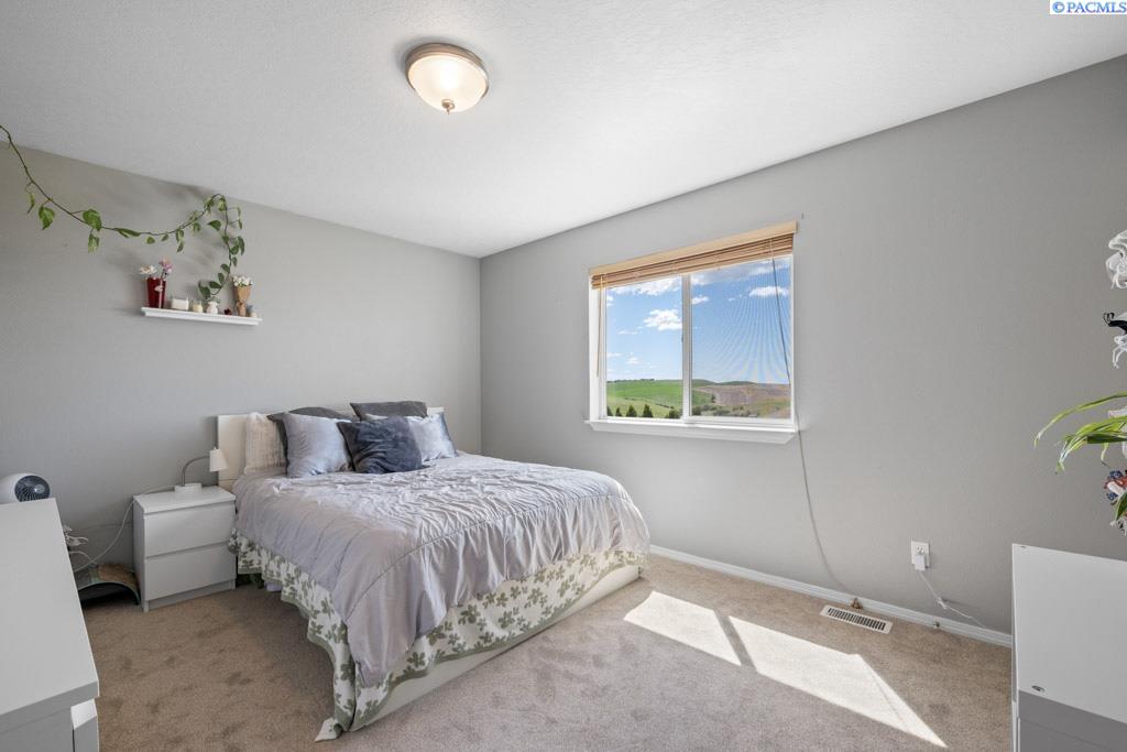 1935 NW Bella Vista Dr