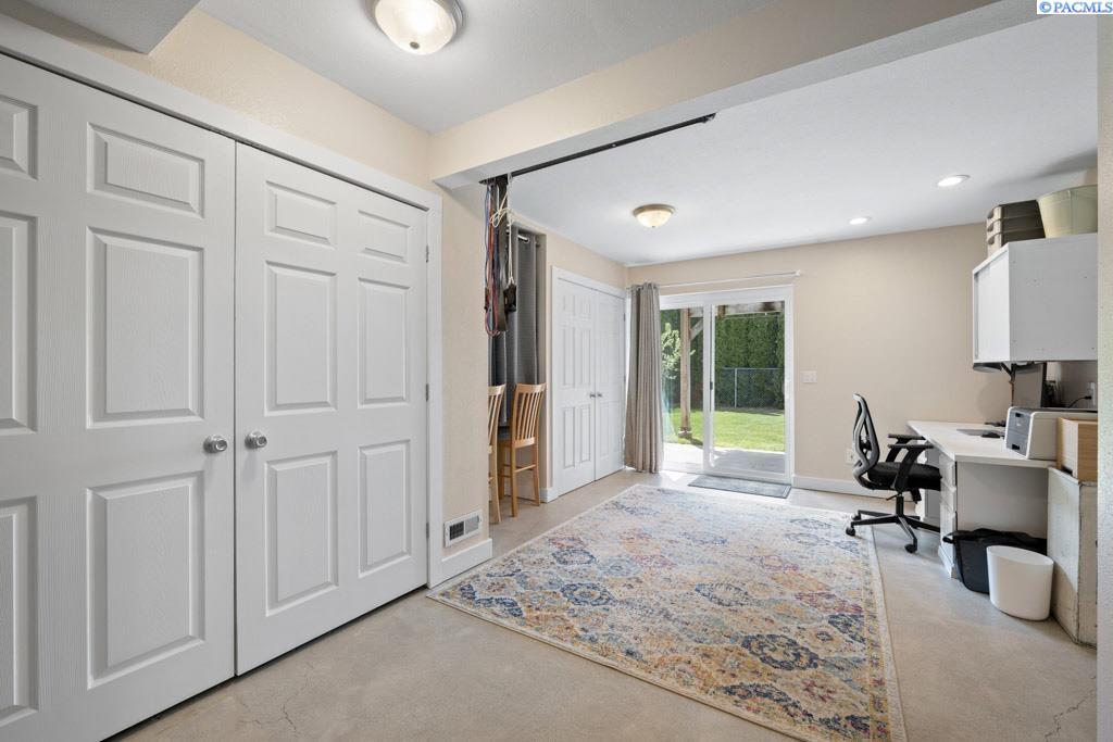 1935 NW Bella Vista Dr