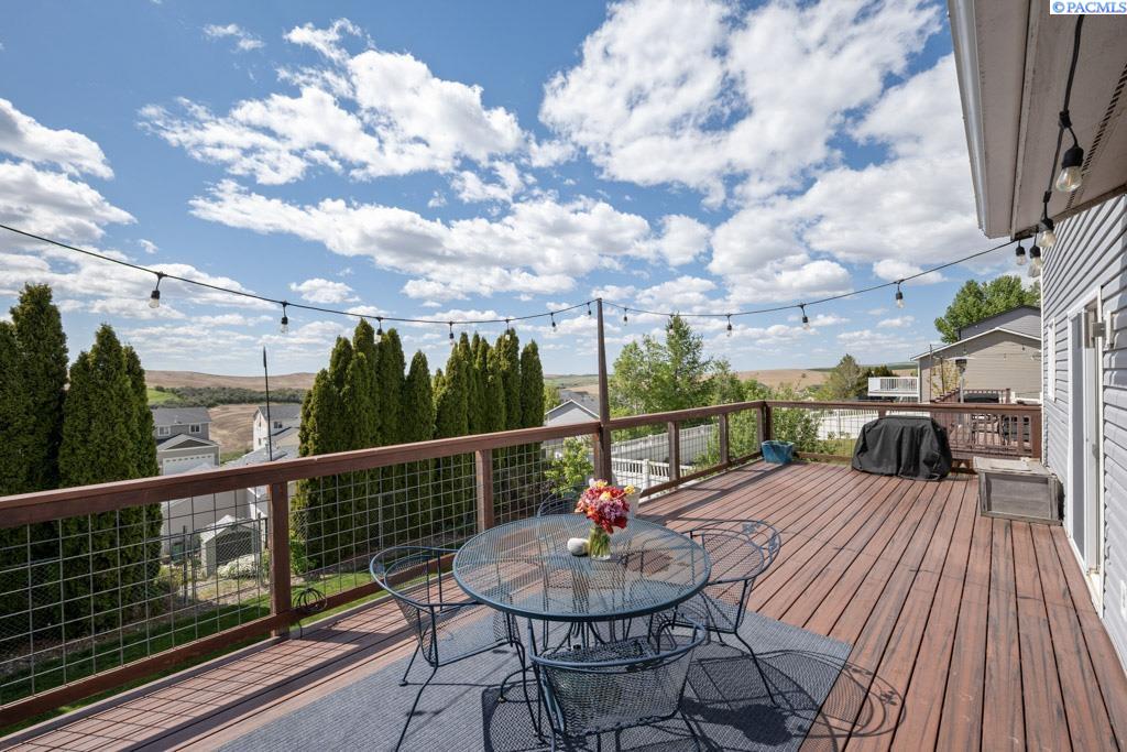 1935 NW Bella Vista Dr