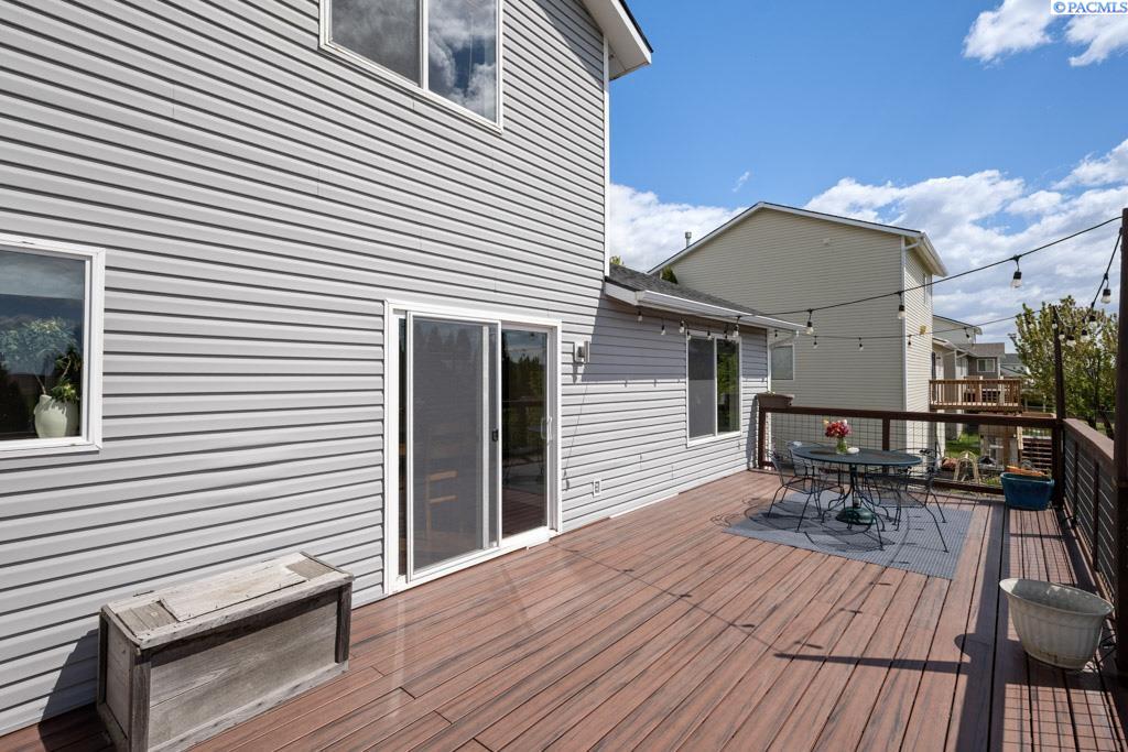 1935 NW Bella Vista Dr