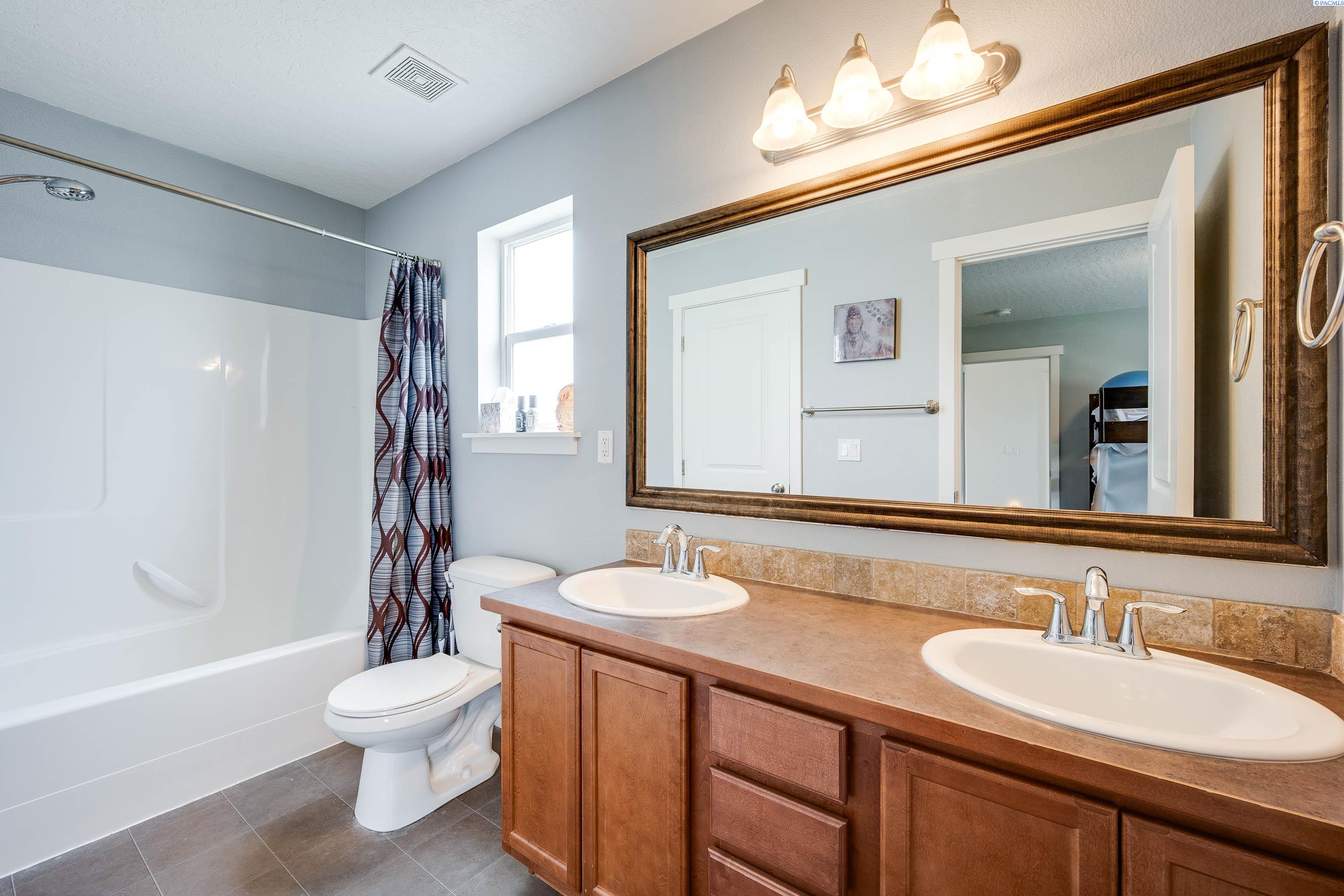 1453 SW Sagebrush Lane