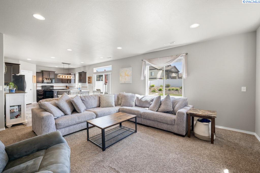 720 SW Wheat Ridge Dr