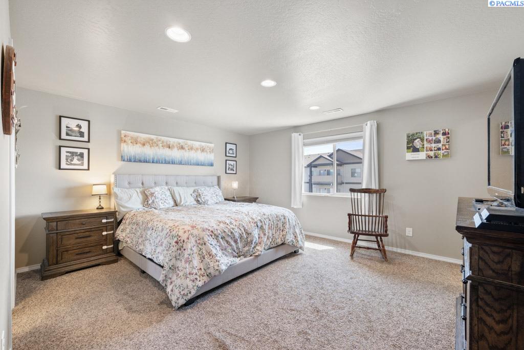 720 SW Wheat Ridge Dr