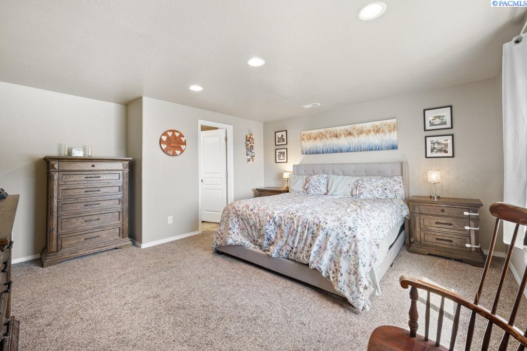 720 SW Wheat Ridge Dr