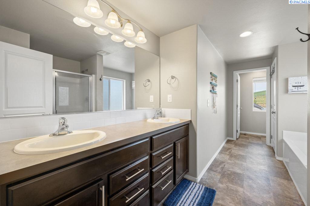 720 SW Wheat Ridge Dr