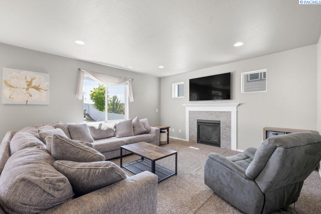 720 SW Wheat Ridge Dr