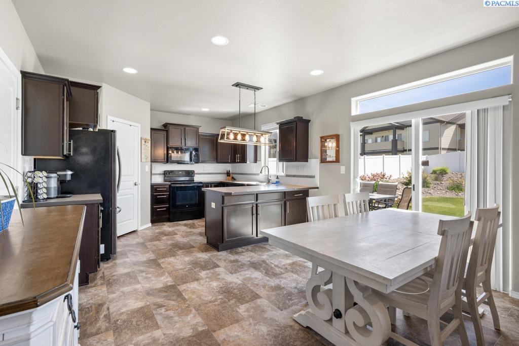 720 SW Wheat Ridge Dr