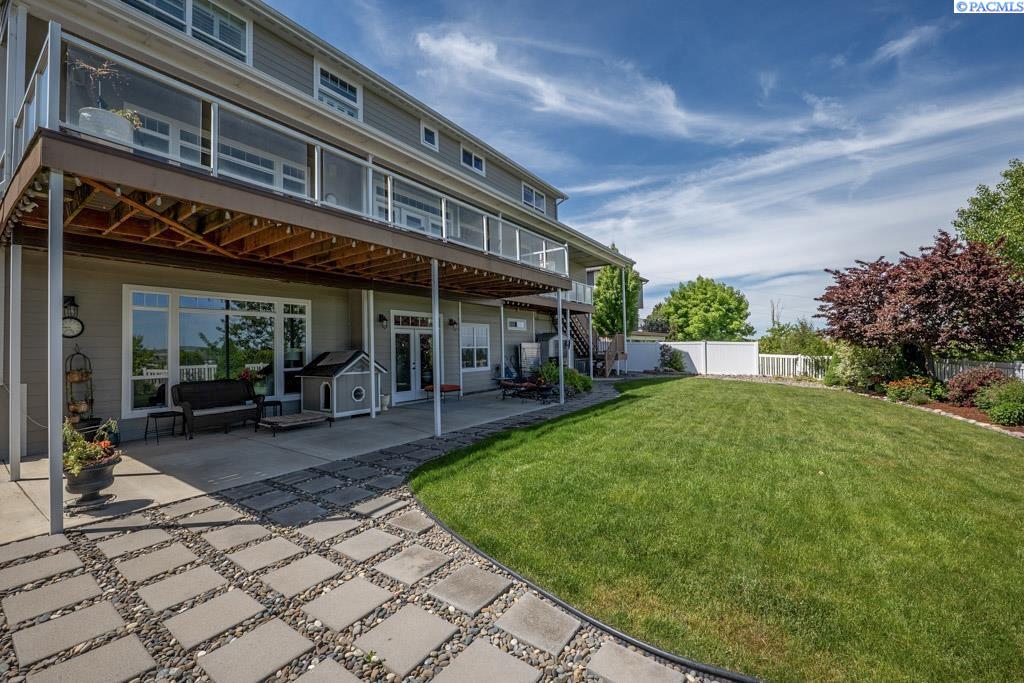 1130 SW Crestview Dr