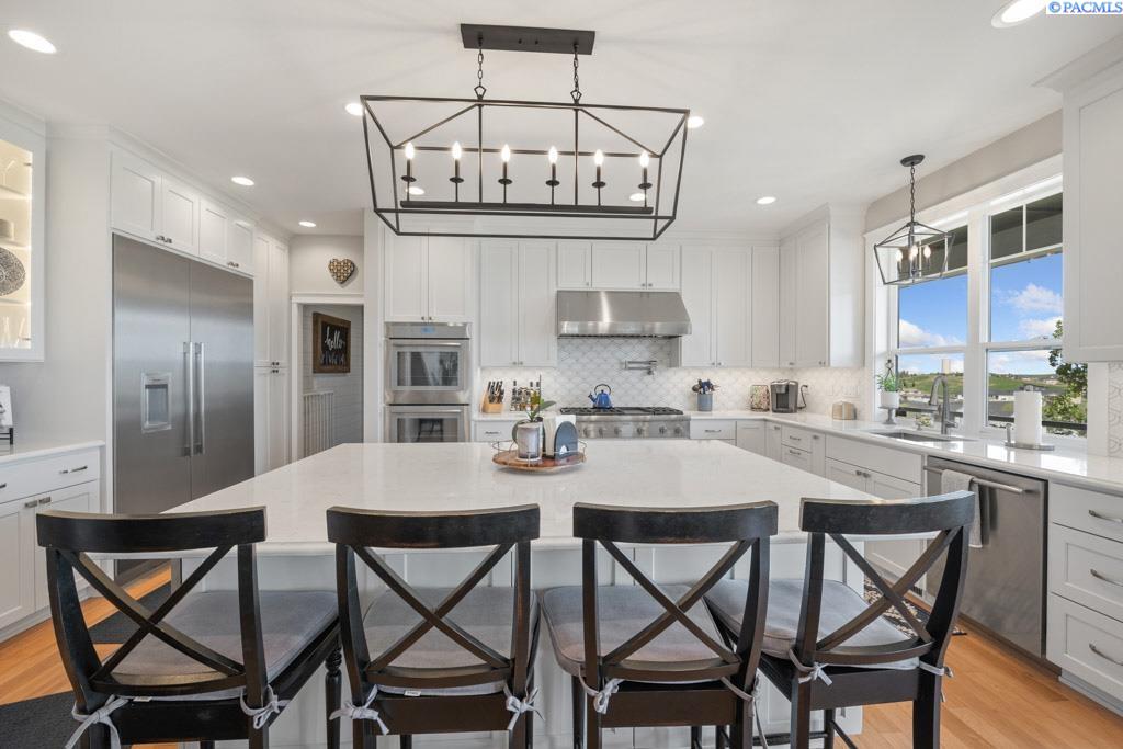 1130 SW Crestview Dr