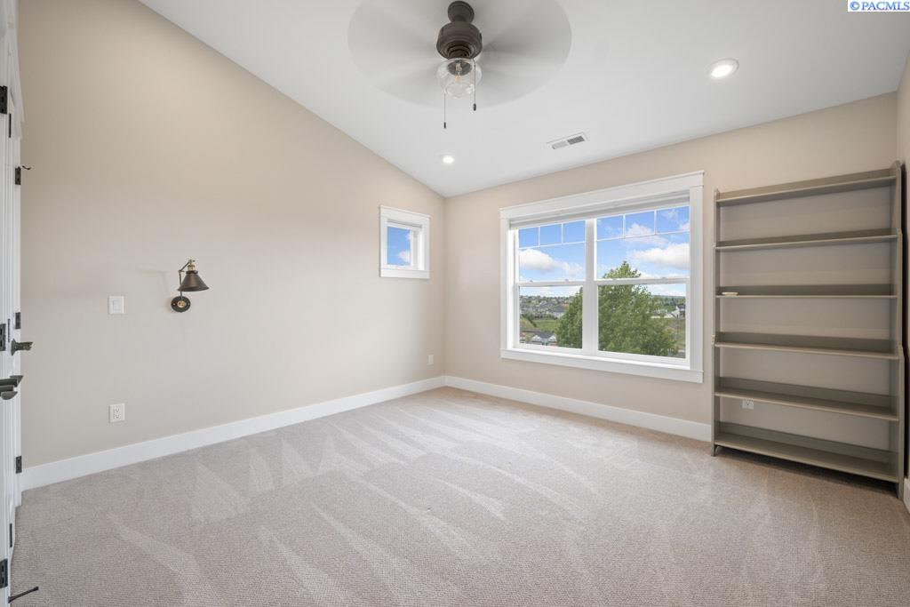 1130 SW Crestview Dr