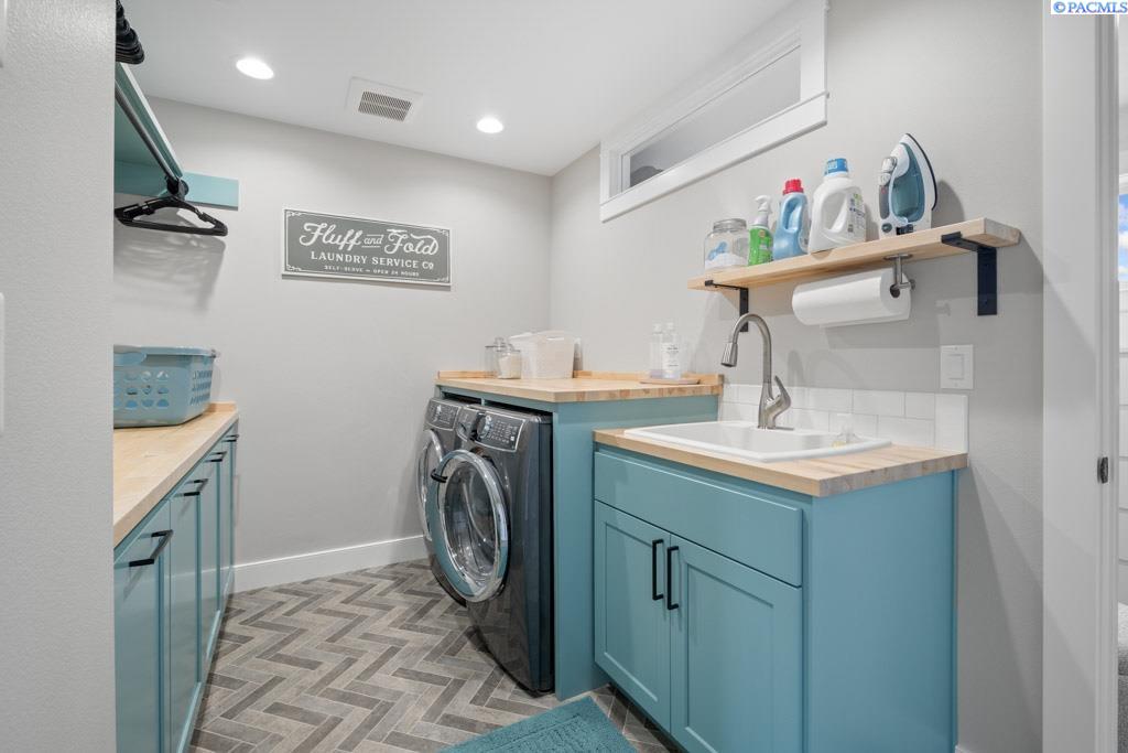 1130 SW Crestview Dr