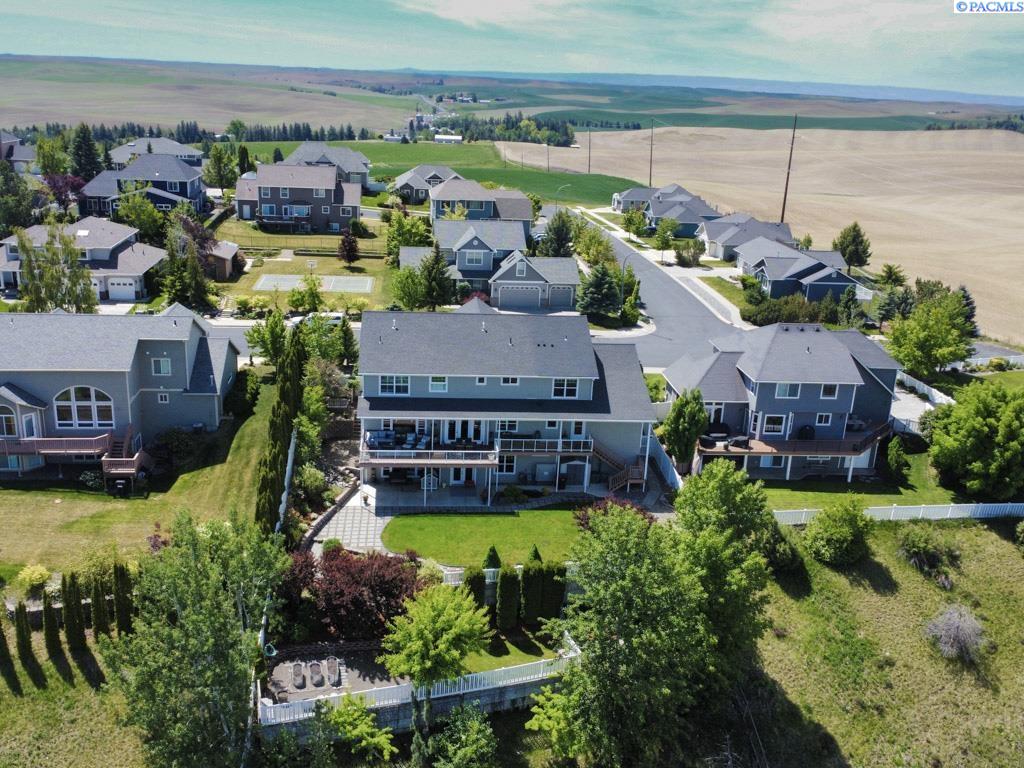 1130 SW Crestview Dr