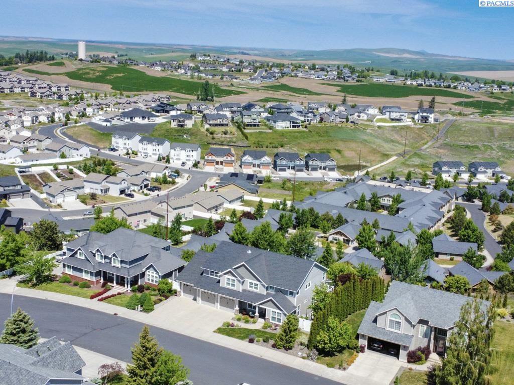 1130 SW Crestview Dr