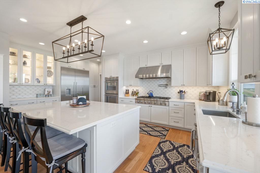 1130 SW Crestview Dr