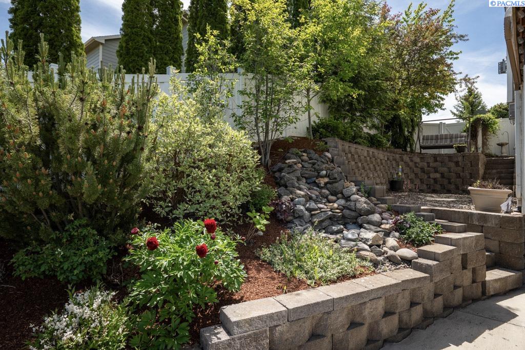 1130 SW Crestview Dr