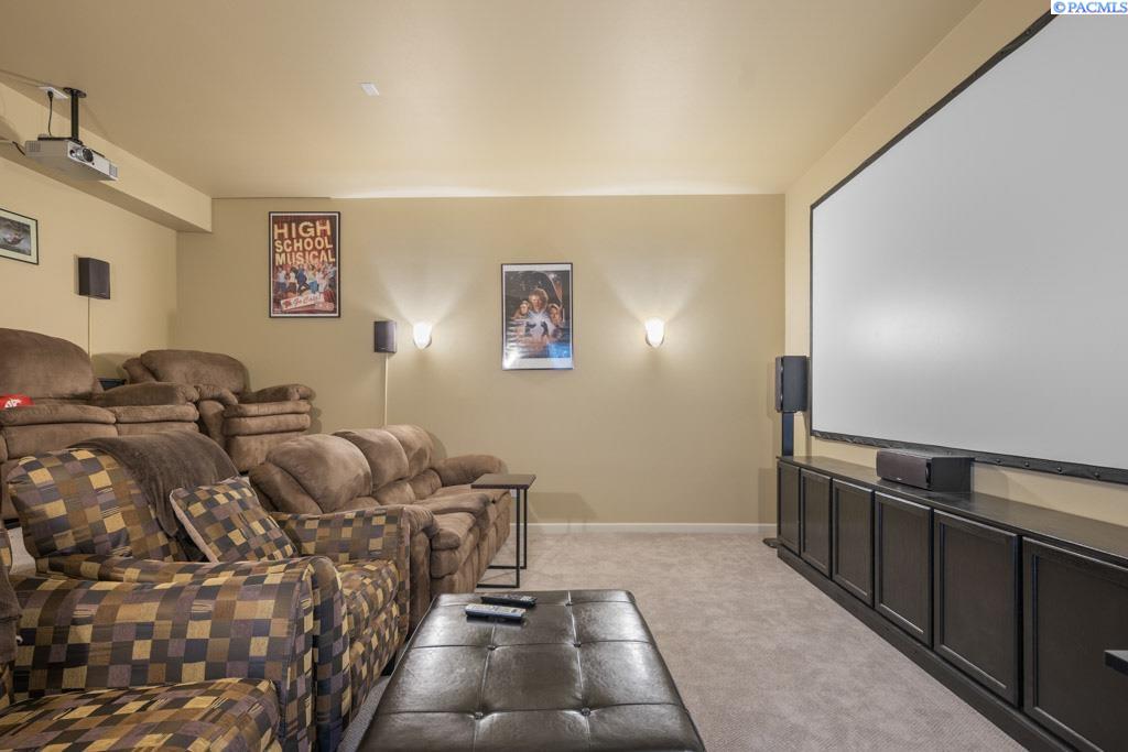 1130 SW Crestview Dr