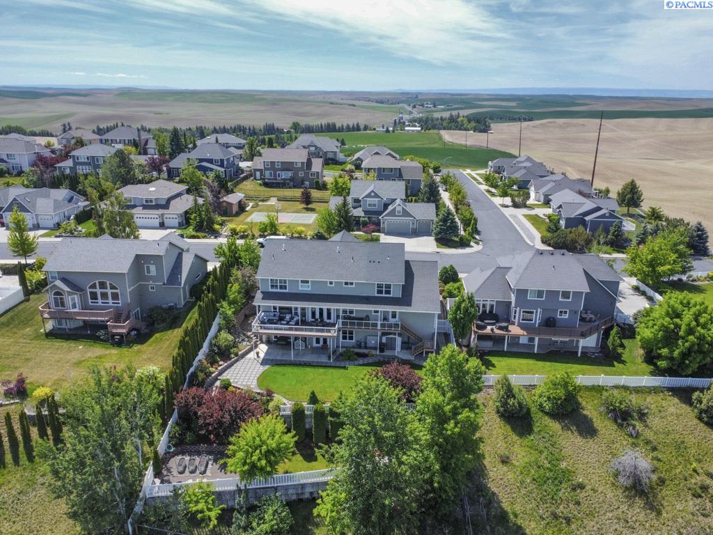 1130 SW Crestview Dr