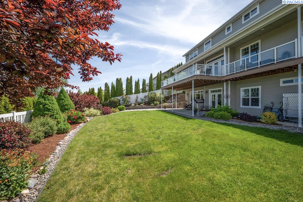 1130 SW Crestview Dr