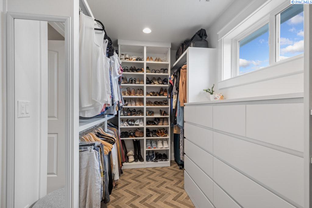 1130 SW Crestview Dr