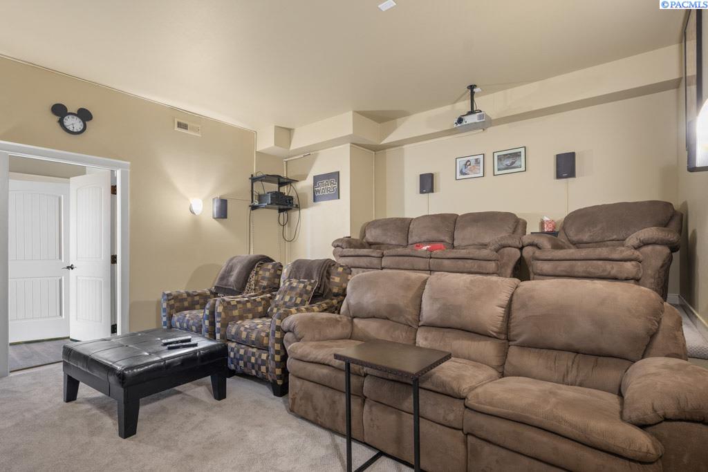 1130 SW Crestview Dr