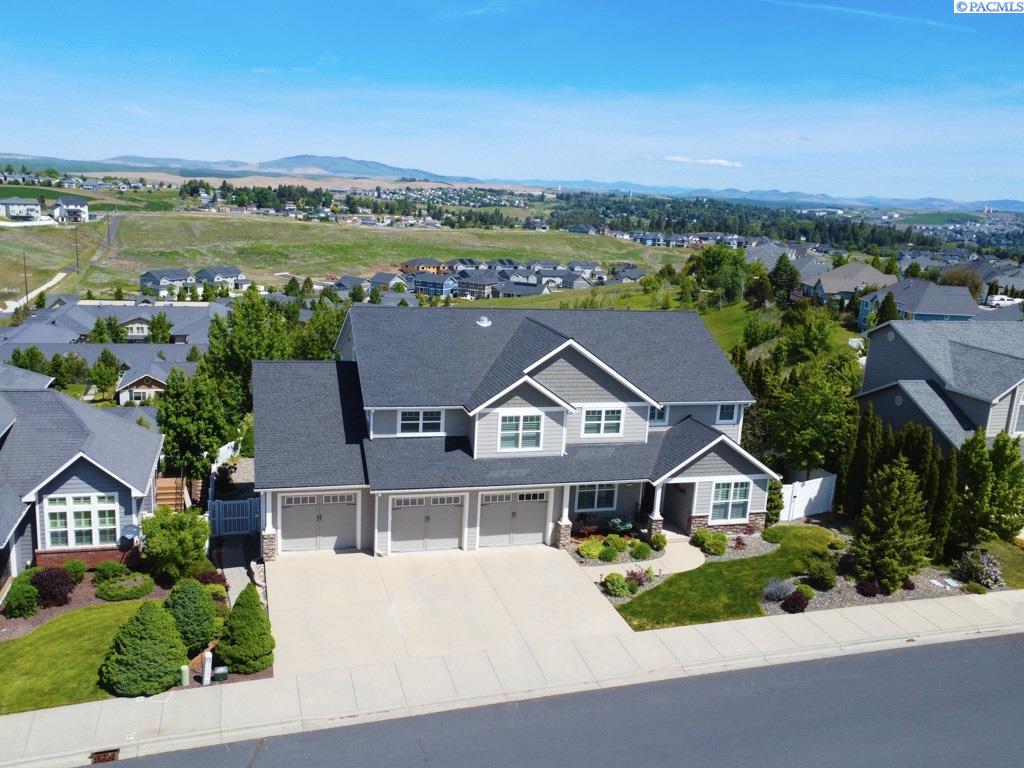 1130 SW Crestview Dr