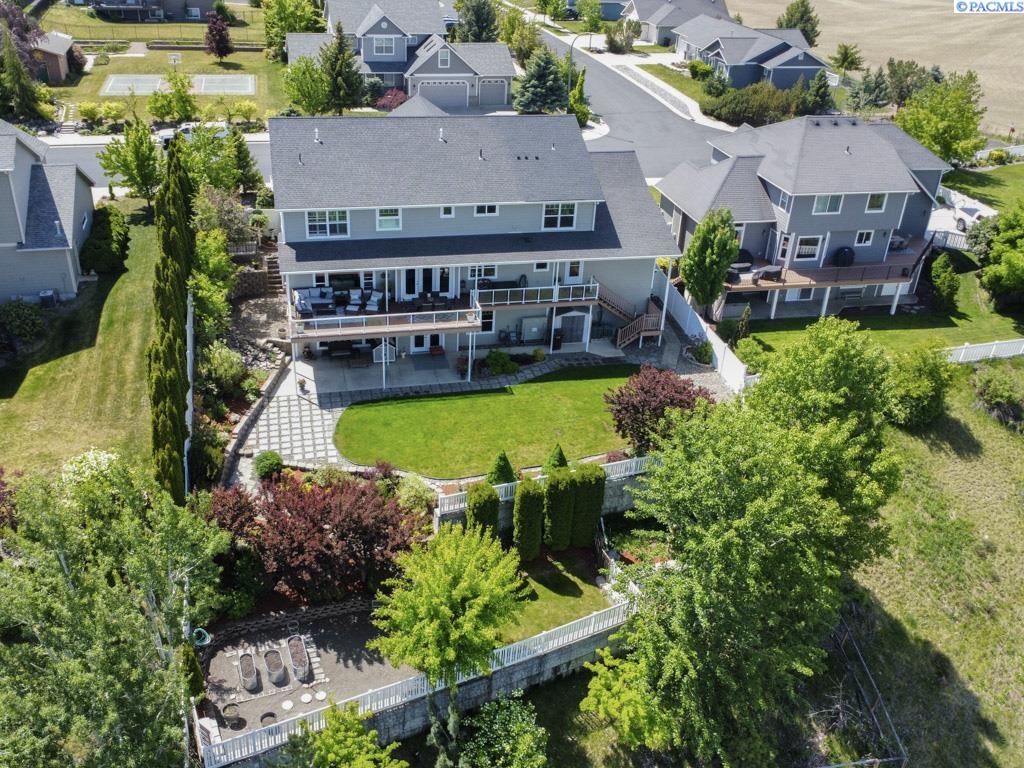 1130 SW Crestview Dr