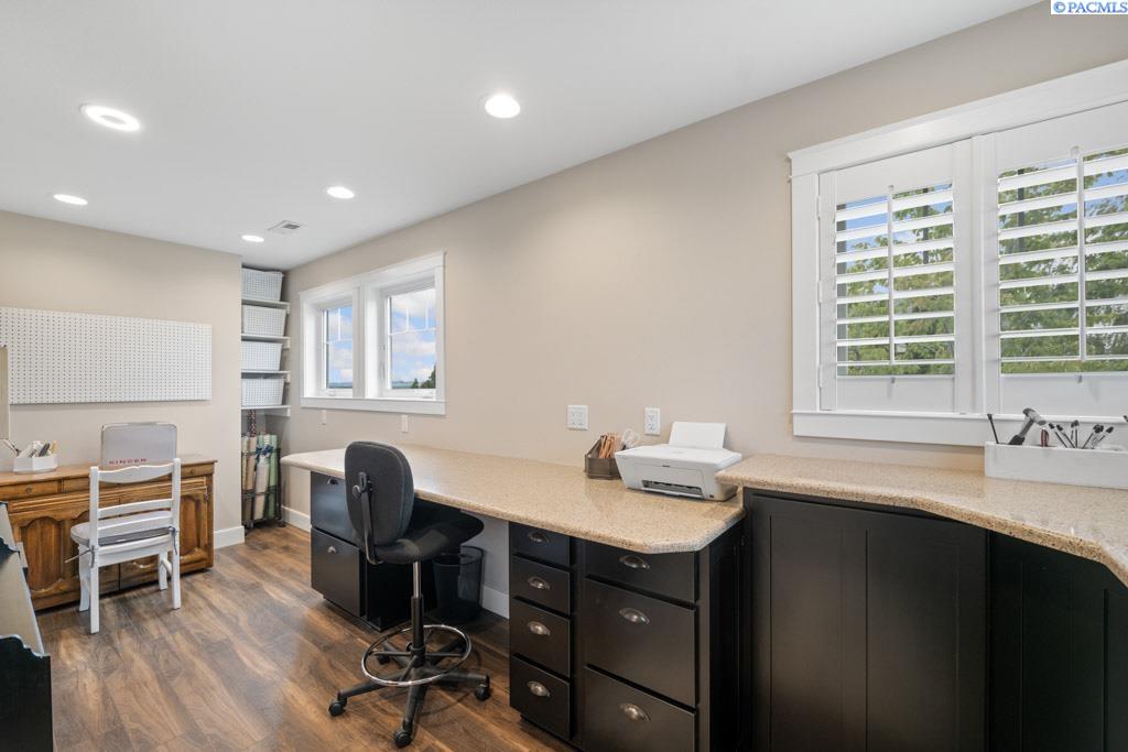 1130 SW Crestview Dr