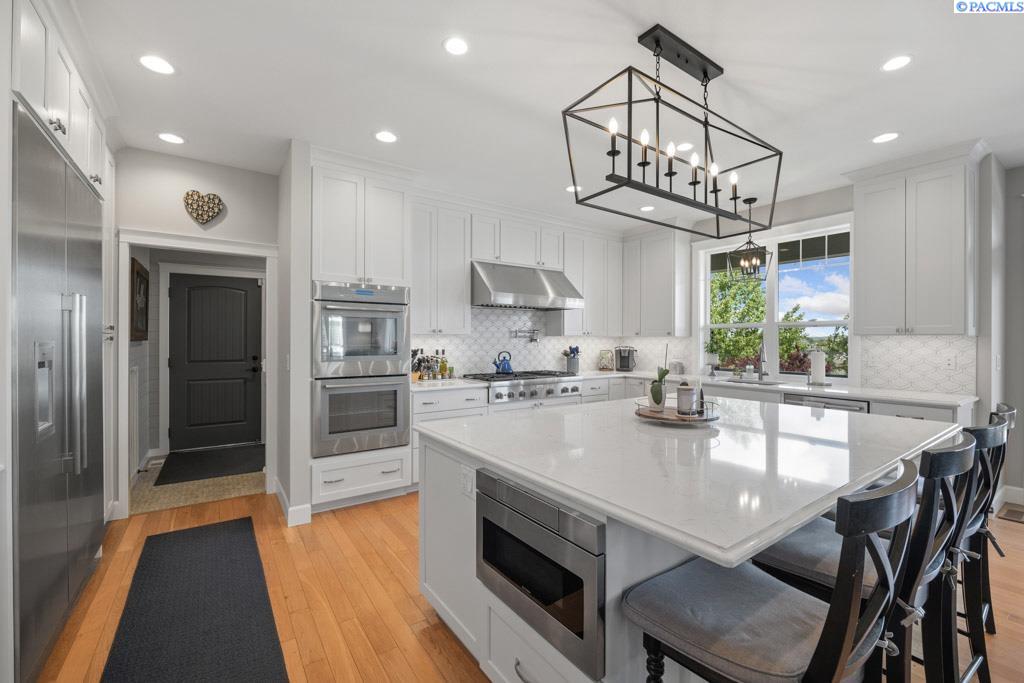 1130 SW Crestview Dr