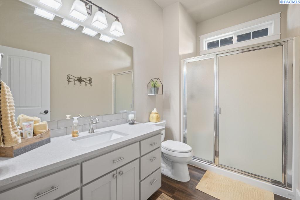 1130 SW Crestview Dr