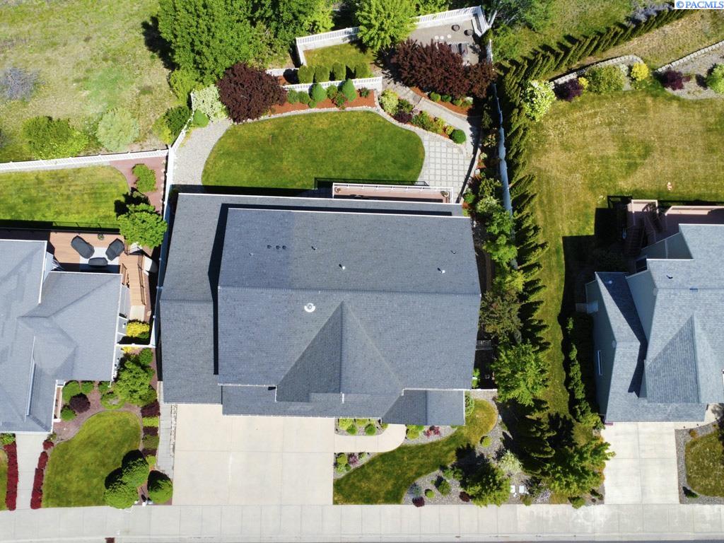 1130 SW Crestview Dr