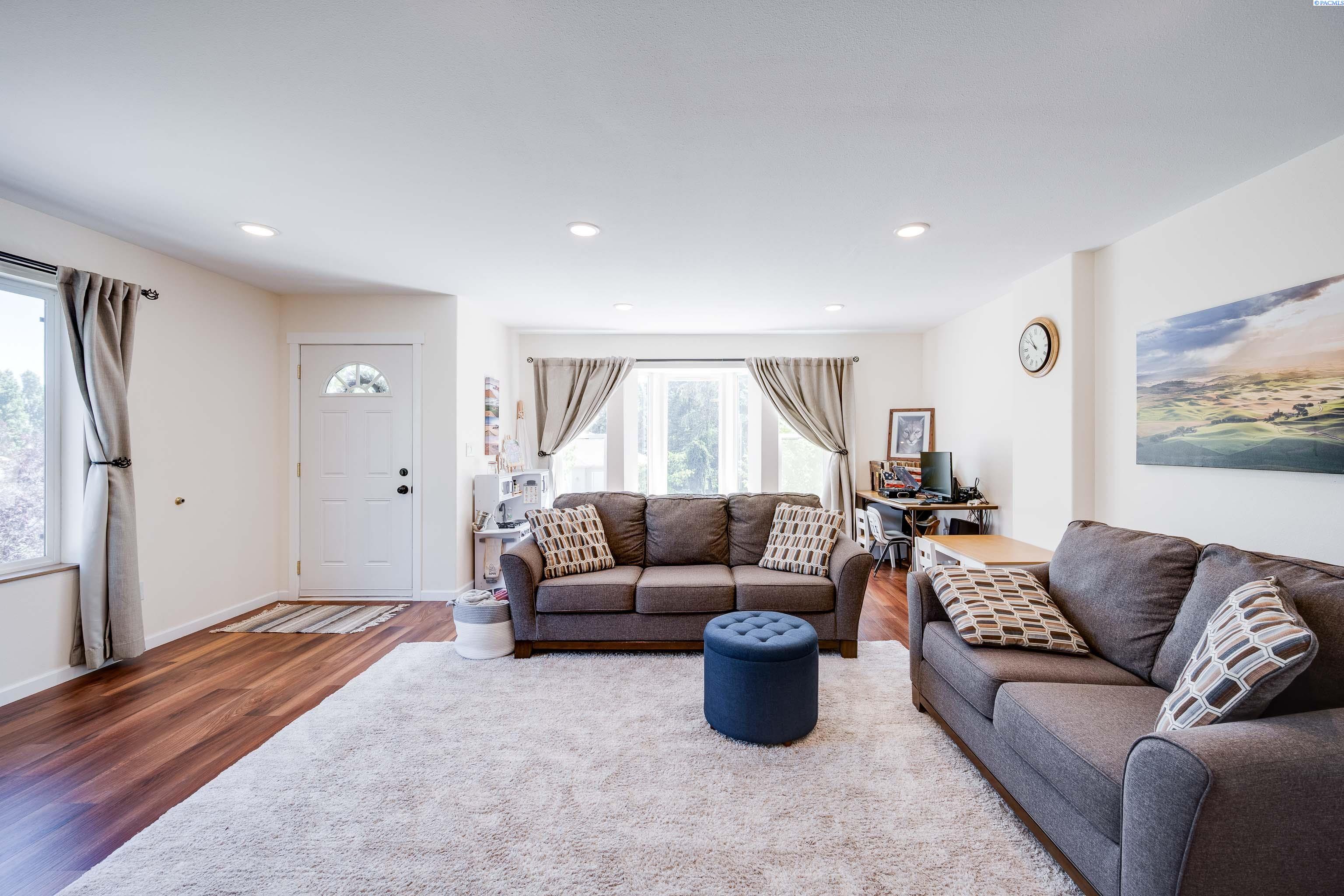 2349 NW Ridgeline Drive