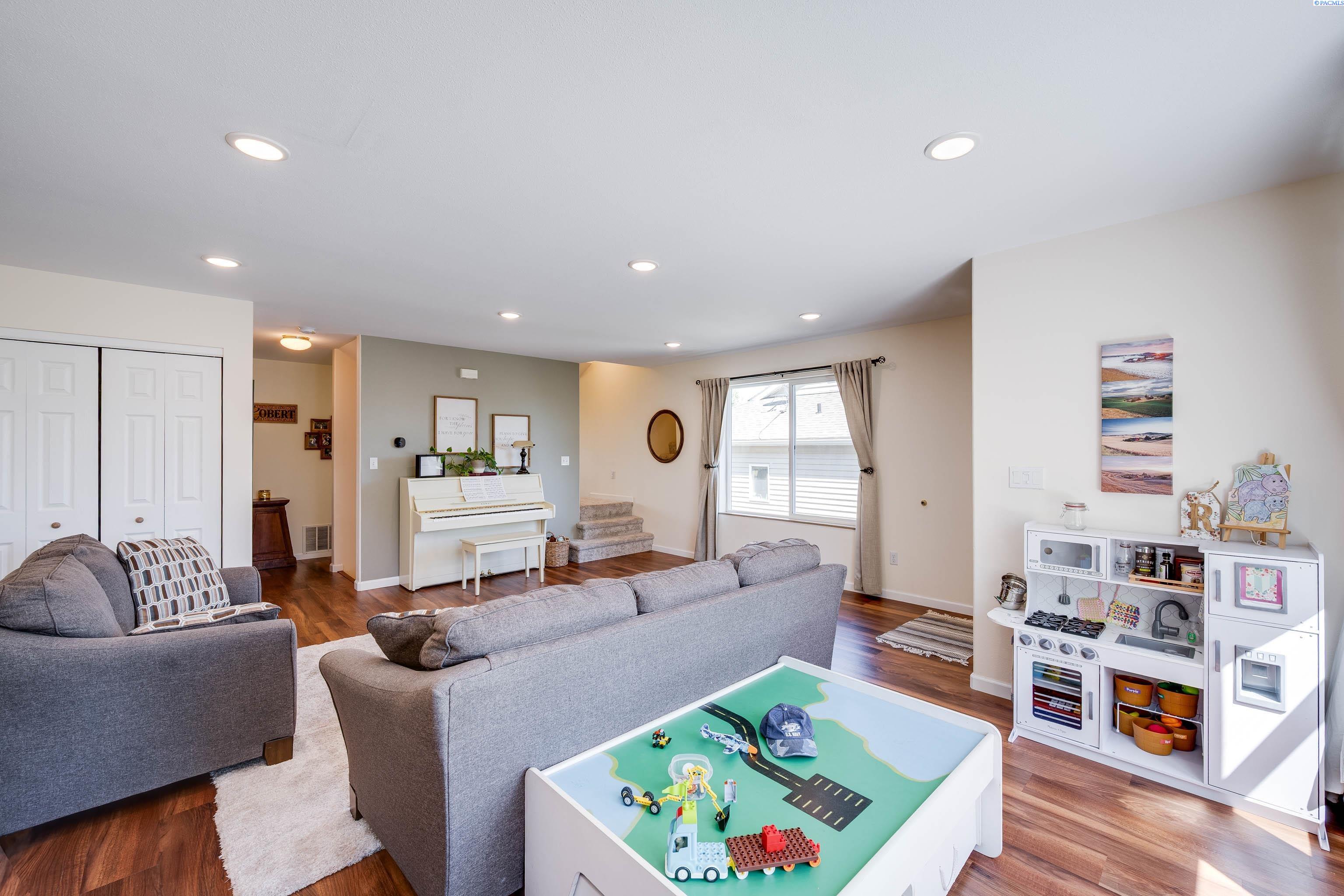 2349 NW Ridgeline Drive