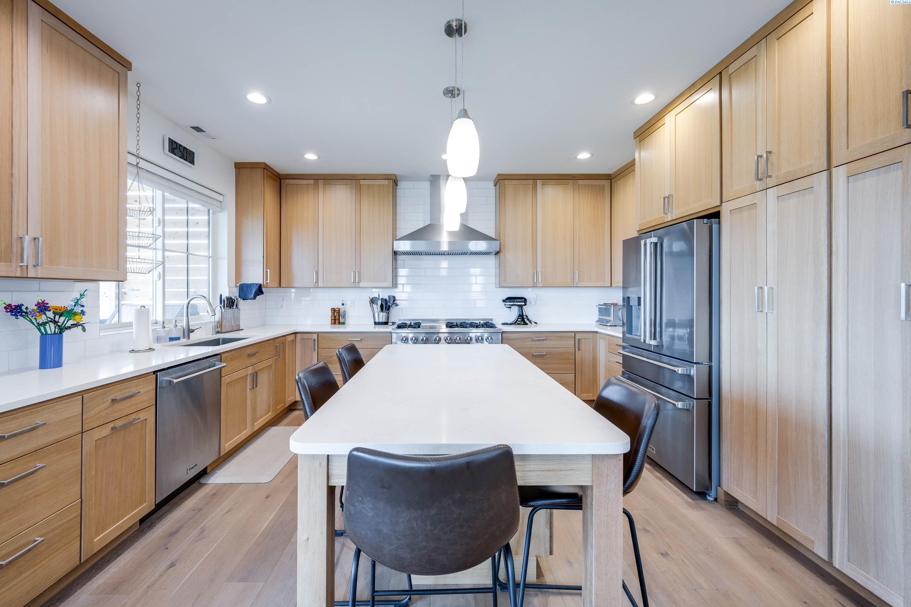 1325 SW Panorama Dr