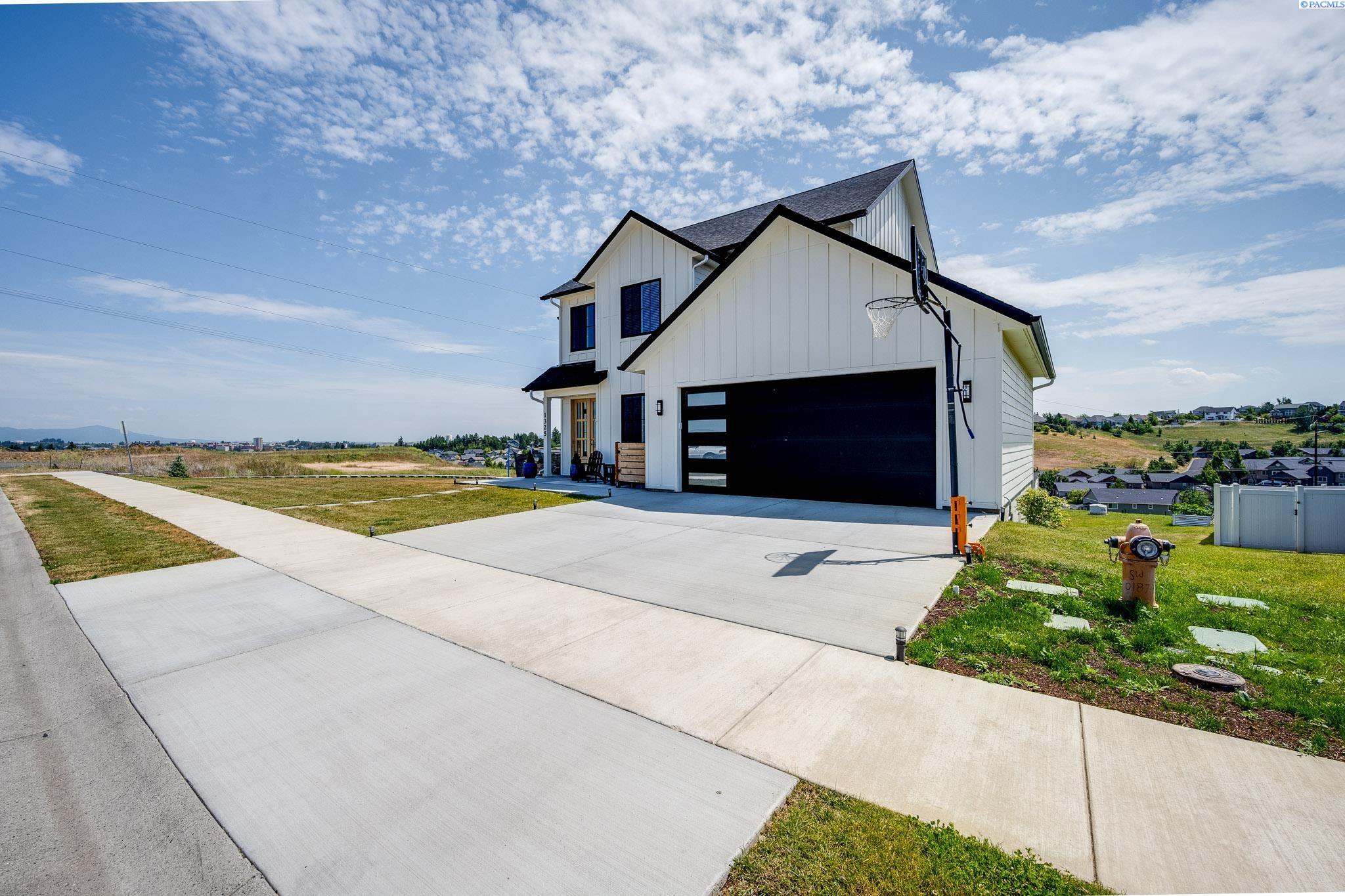 1325 SW Panorama Dr