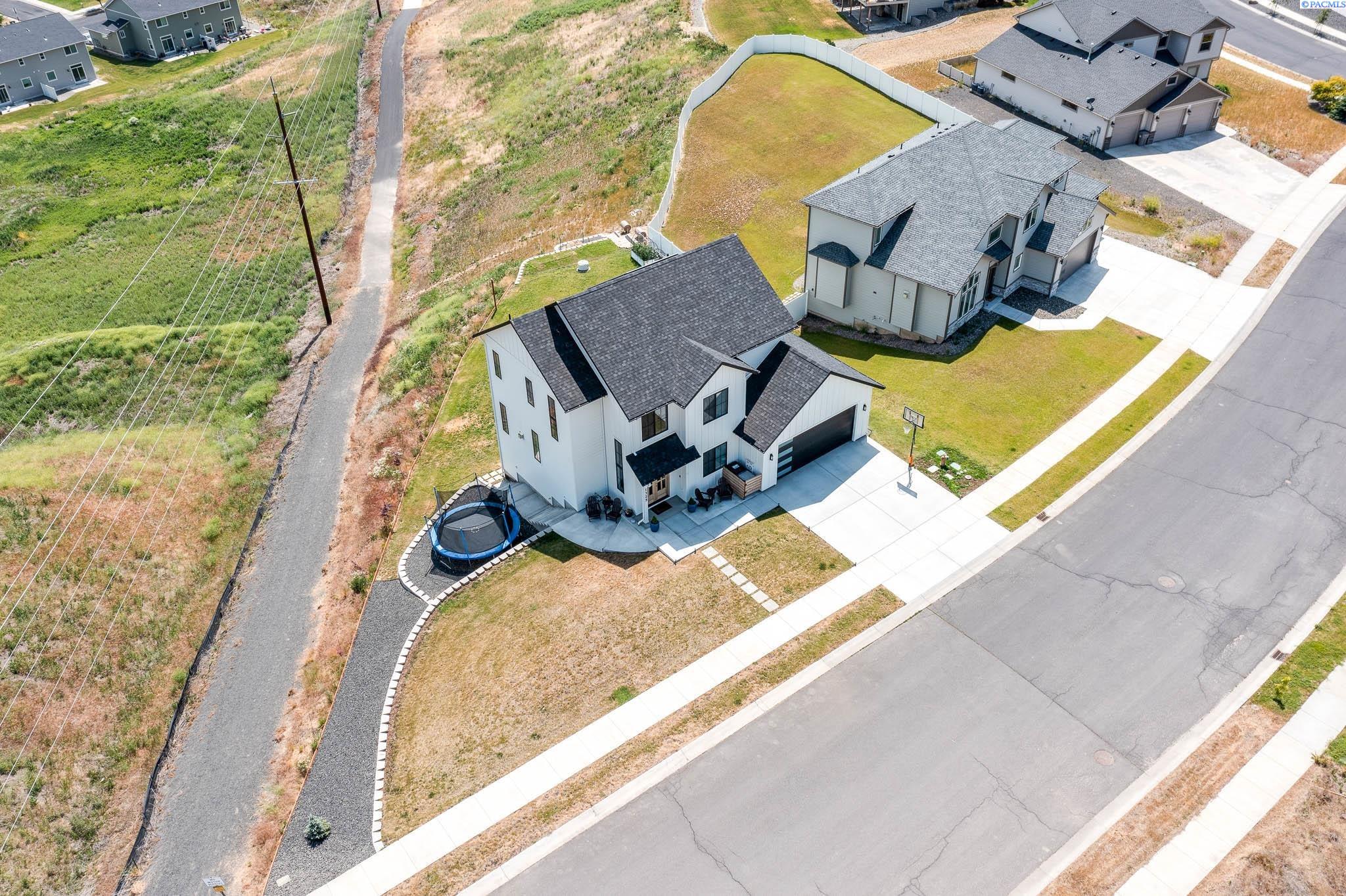 1325 SW Panorama Dr