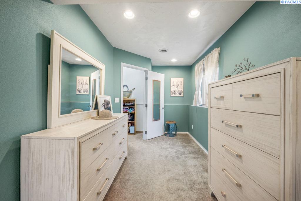 1950 NW Valhalla Dr