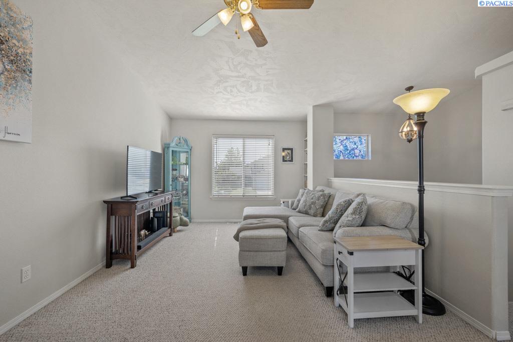 1950 NW Valhalla Dr