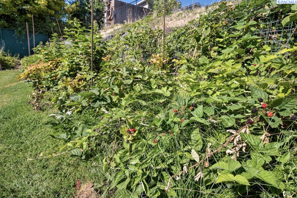 1950 NW Valhalla Dr