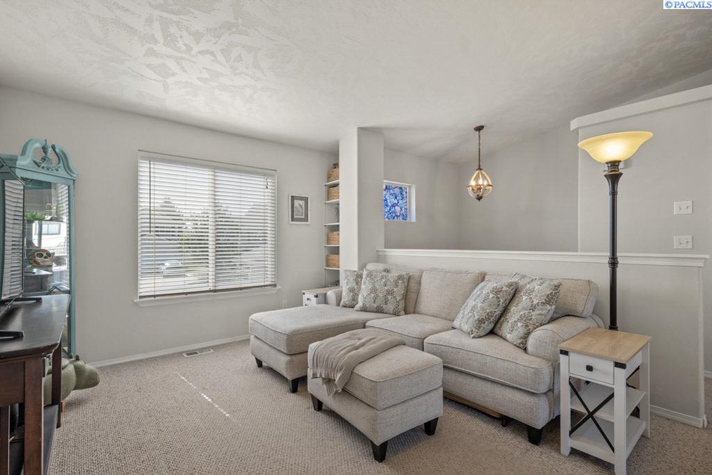 1950 NW Valhalla Dr